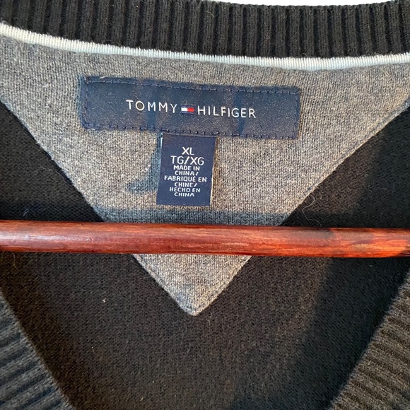 Tommy Hilfiger Size XL Knit Sweater Vest Argyle Black Grey and White - Picture 2 of 3